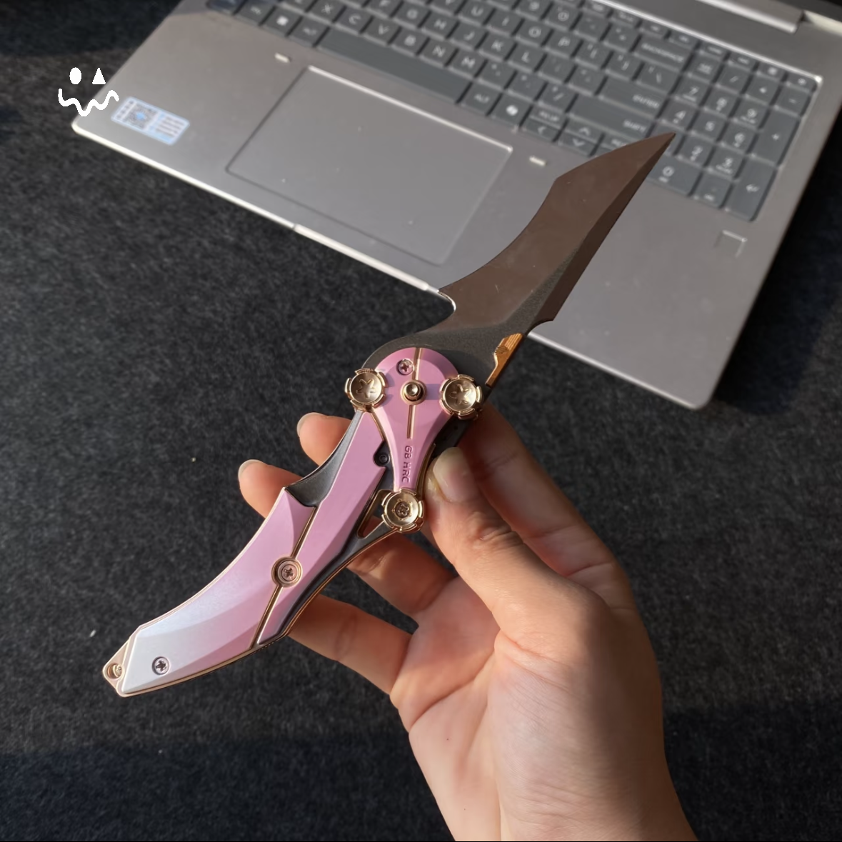 22CM/8.6" Delta Force MERCY Folding-Knife Trailer & Metal Photo Frame