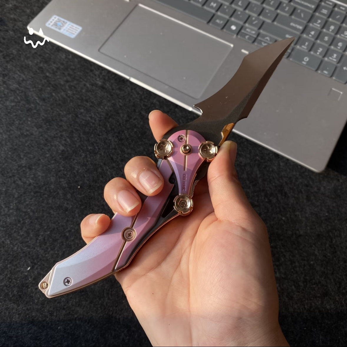 22CM/8.6" Delta Force MERCY Folding-Knife Trailer & Metal Photo Frame