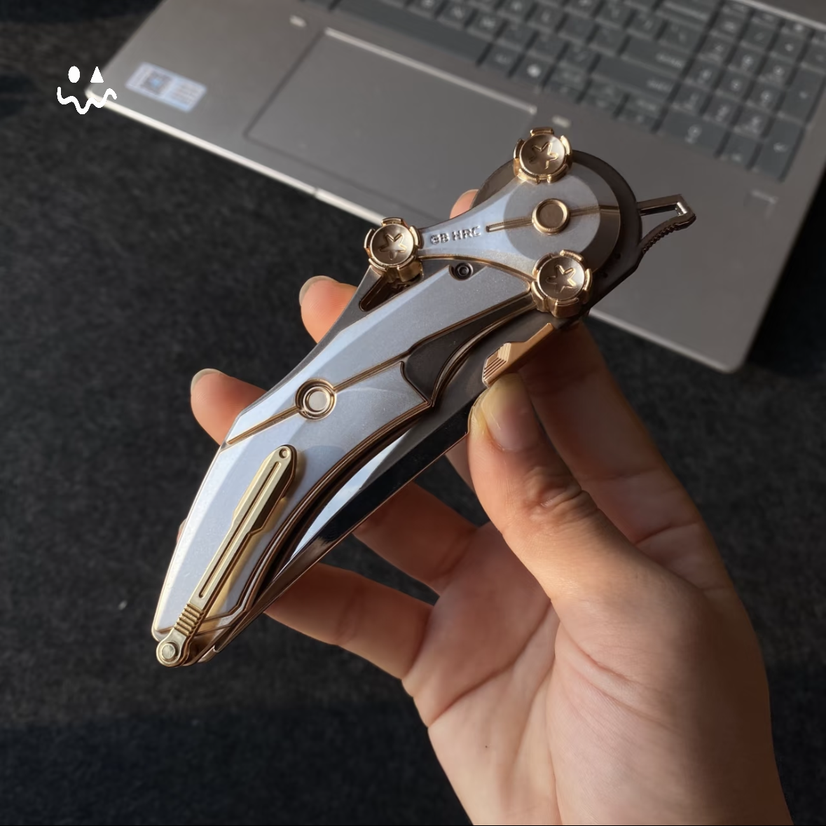 22CM/8.6" Delta Force MERCY Folding-Knife Trailer & Metal Photo Frame