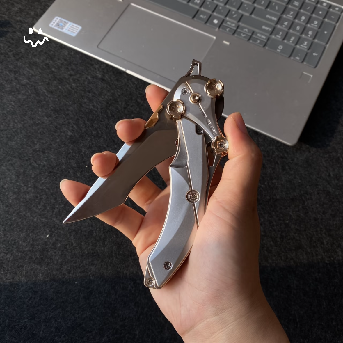 22CM/8.6" Delta Force MERCY Folding-Knife Trailer & Metal Photo Frame