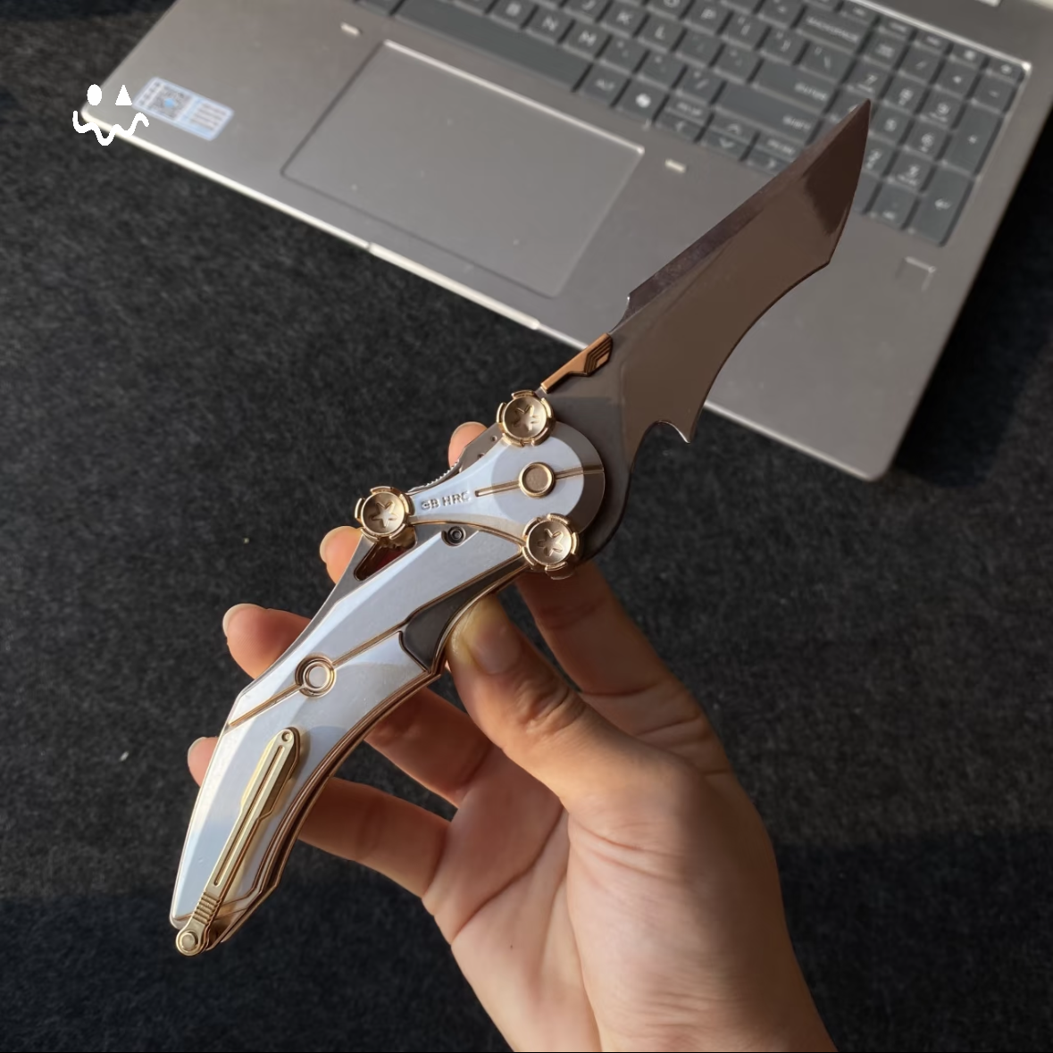 22CM/8.6" Delta Force MERCY Folding-Knife Trailer & Metal Photo Frame