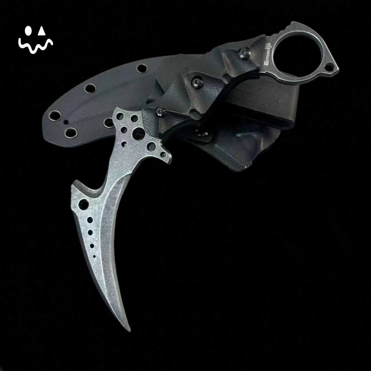 Hand-forging Re8 Chris Karambit Sharp Blade Stainless Steel Replica