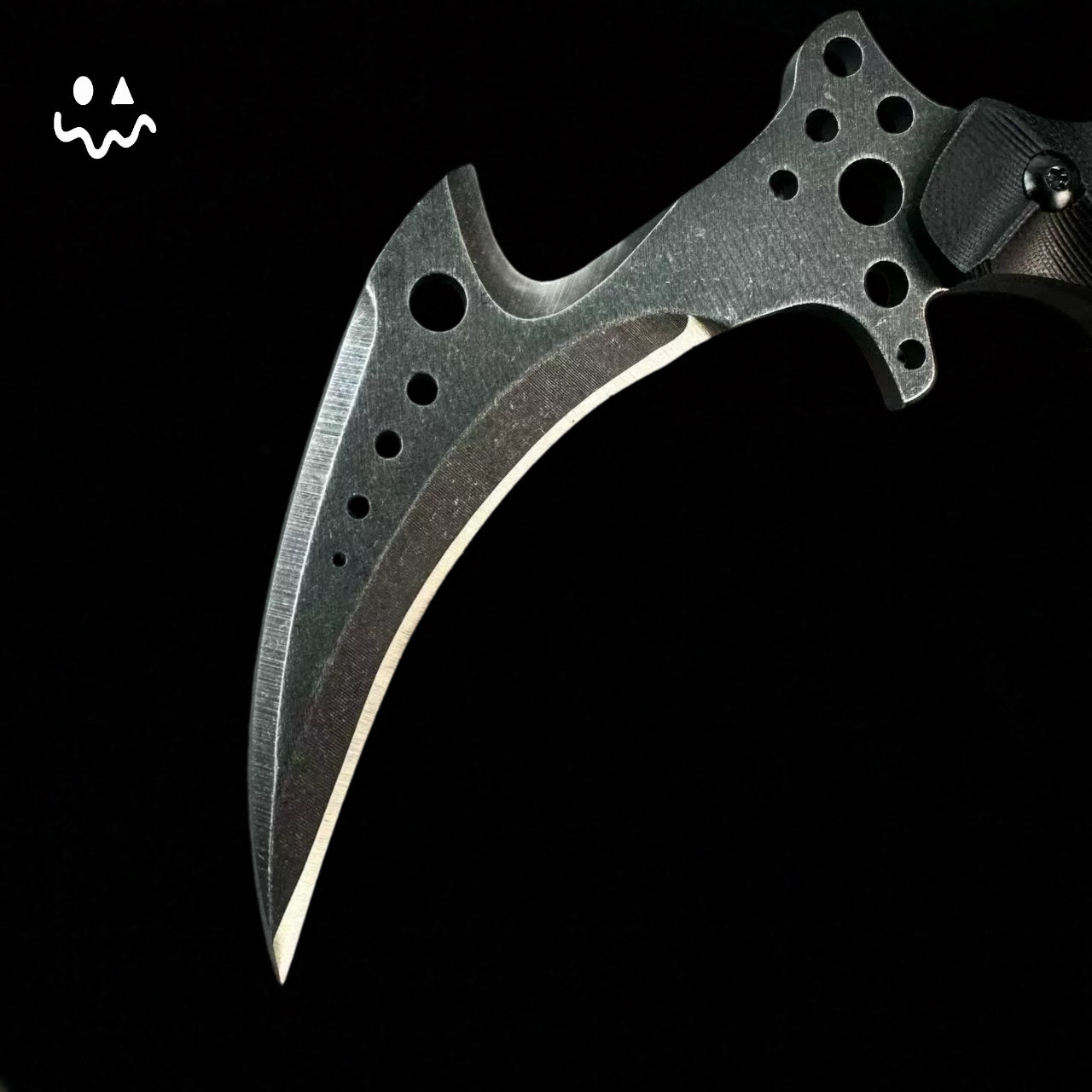 Hand-forging Re8 Chris Karambit Sharp Blade Stainless Steel Replica