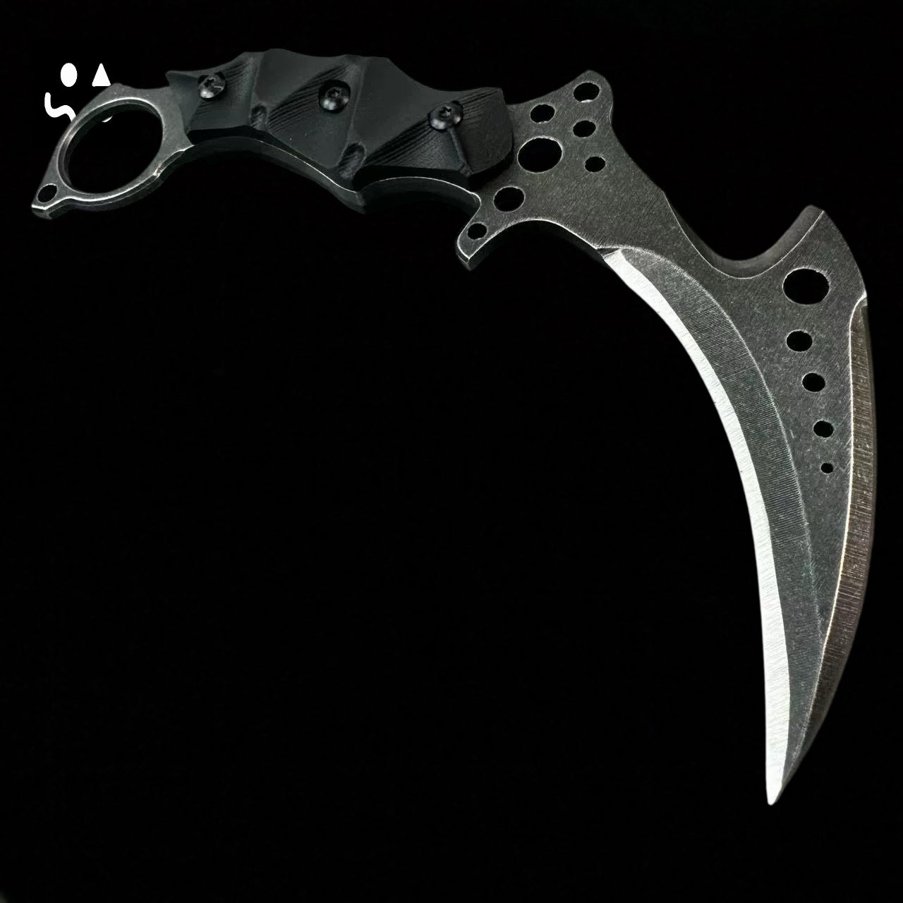 Hand-forging Re8 Chris Karambit Sharp Blade Stainless Steel Replica