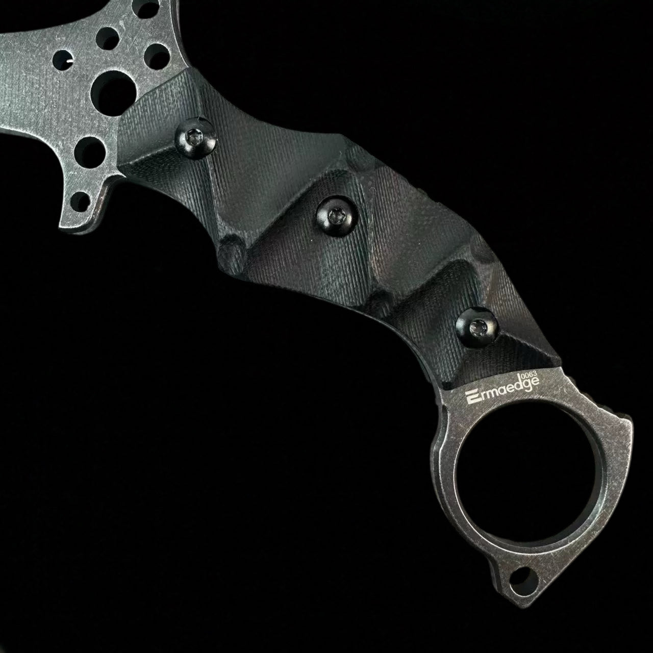 Hand-forging Re8 Chris Karambit Sharp Blade Stainless Steel Replica