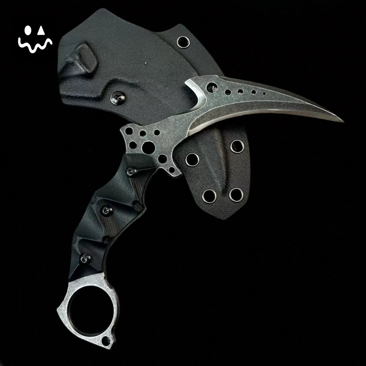 Hand-forging Re8 Chris Karambit Sharp Blade Stainless Steel Replica