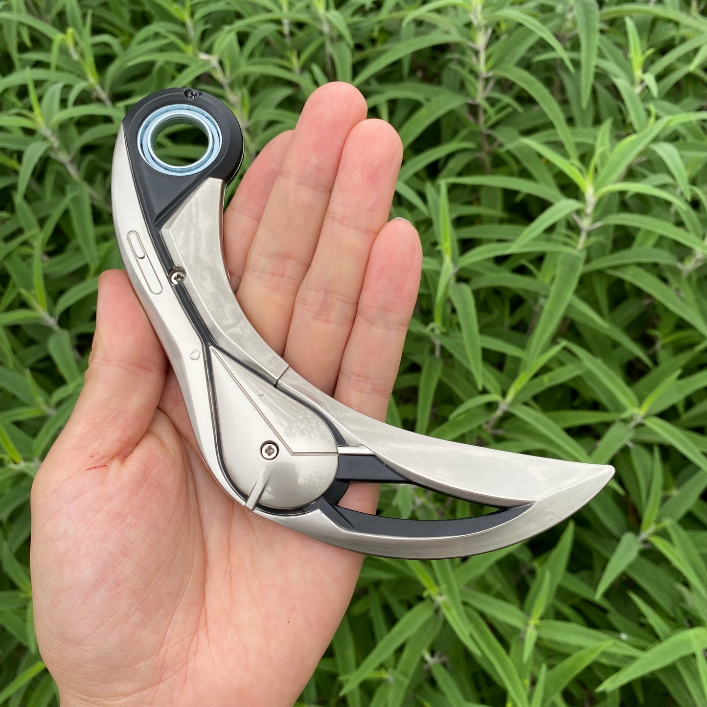 Metallionen-Karambit-Replika 