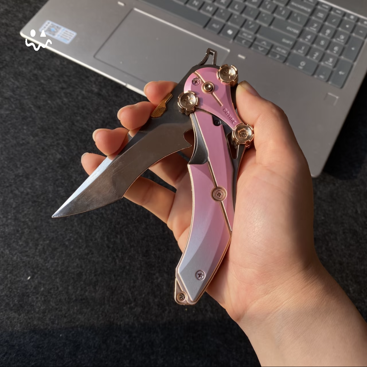 22CM/8.6" Delta Force MERCY Folding-Knife Trailer & Metal Photo Frame