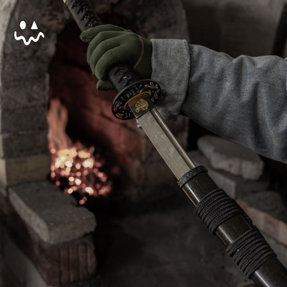 Black Gold Katana Handmade Samurai Sword Textured Lacquer Scabbard Dark Cord Wrap Display Collectible Sword