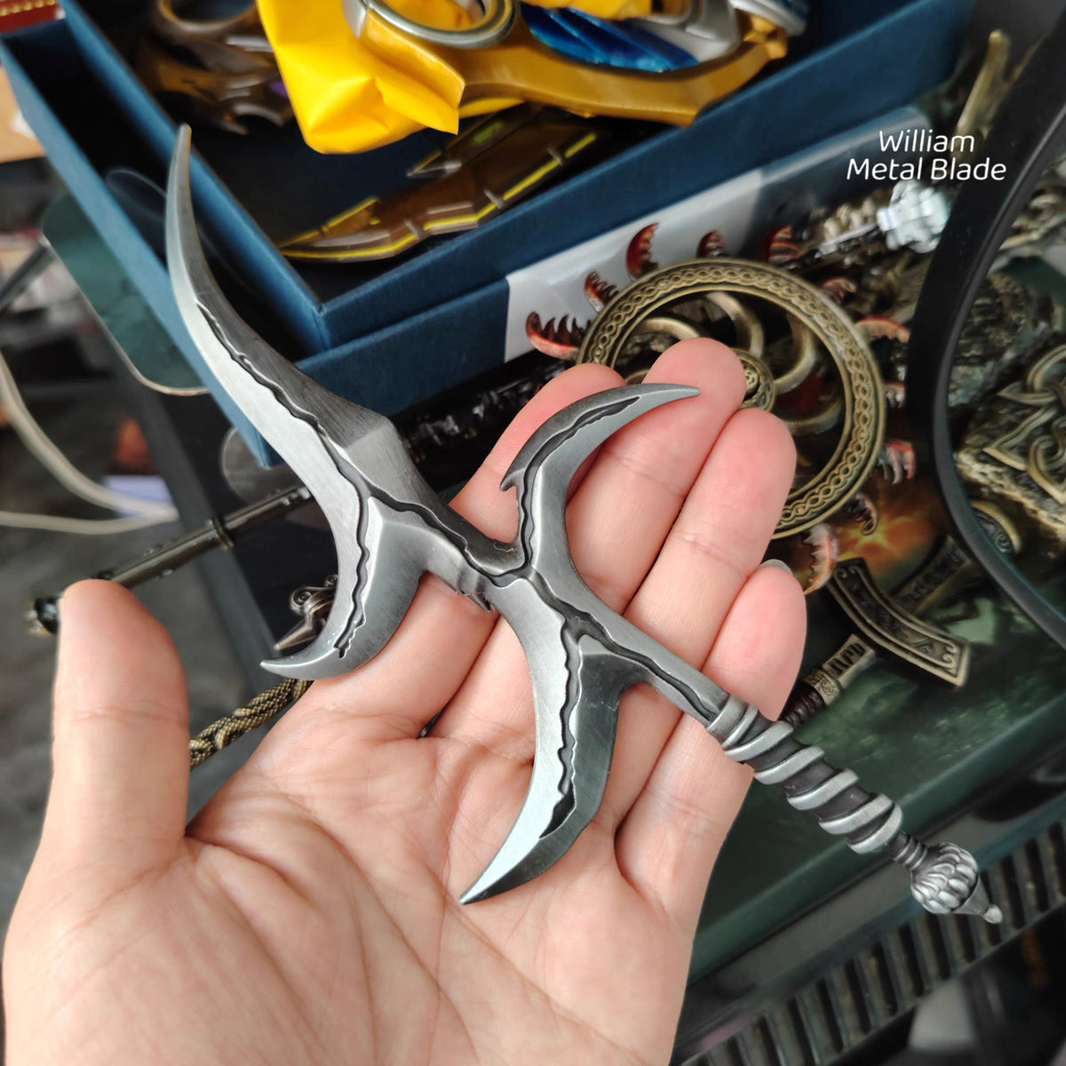 ER Black Knife Metal Miniature For Display