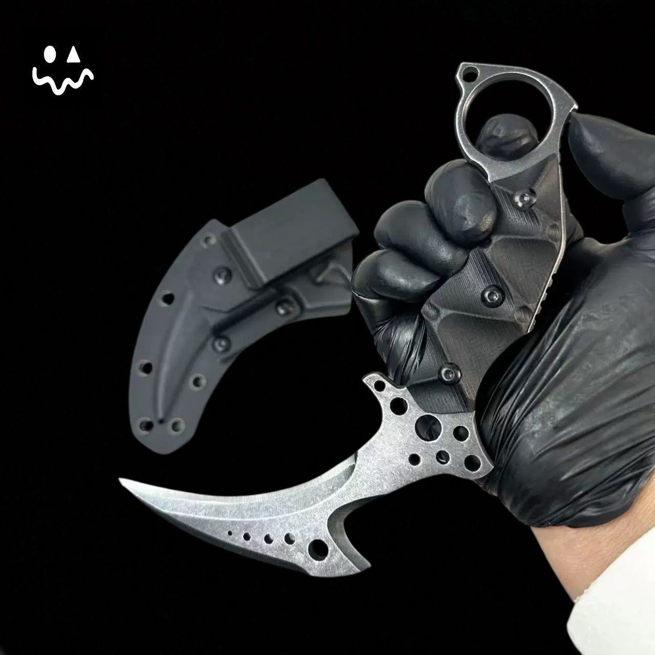 Hand-forging Re8 Chris Karambit Sharp Blade Stainless Steel Replica