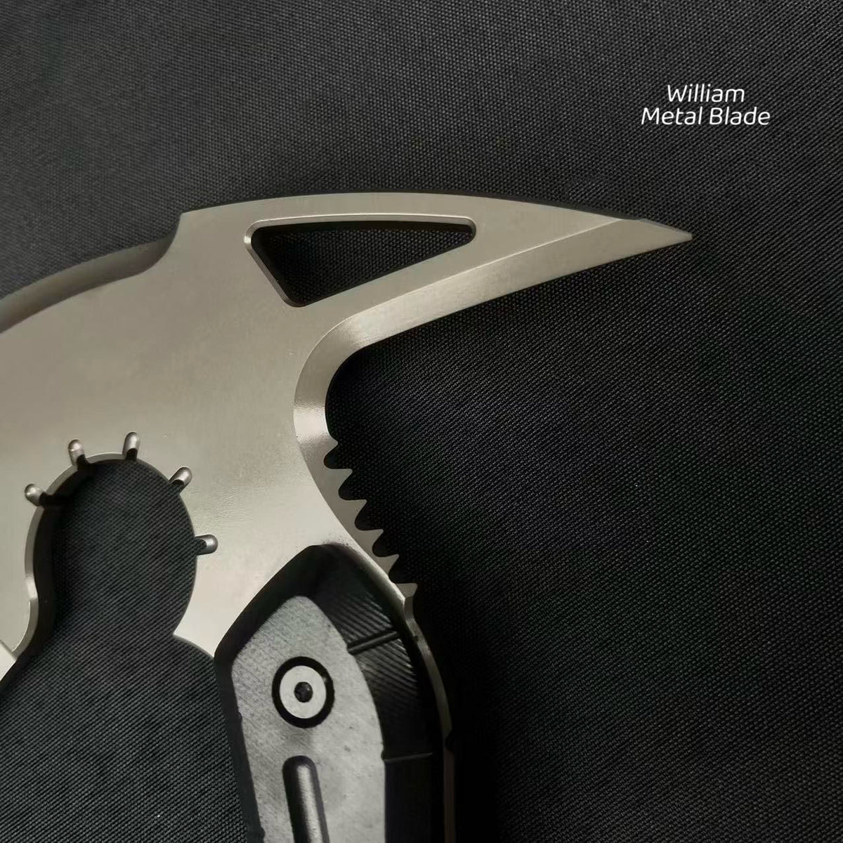 Handmade Dc53 Steel Re9 Leon Tactical Axe 36CM / 14.1" Full Scale Leon Hatchet For Collection
