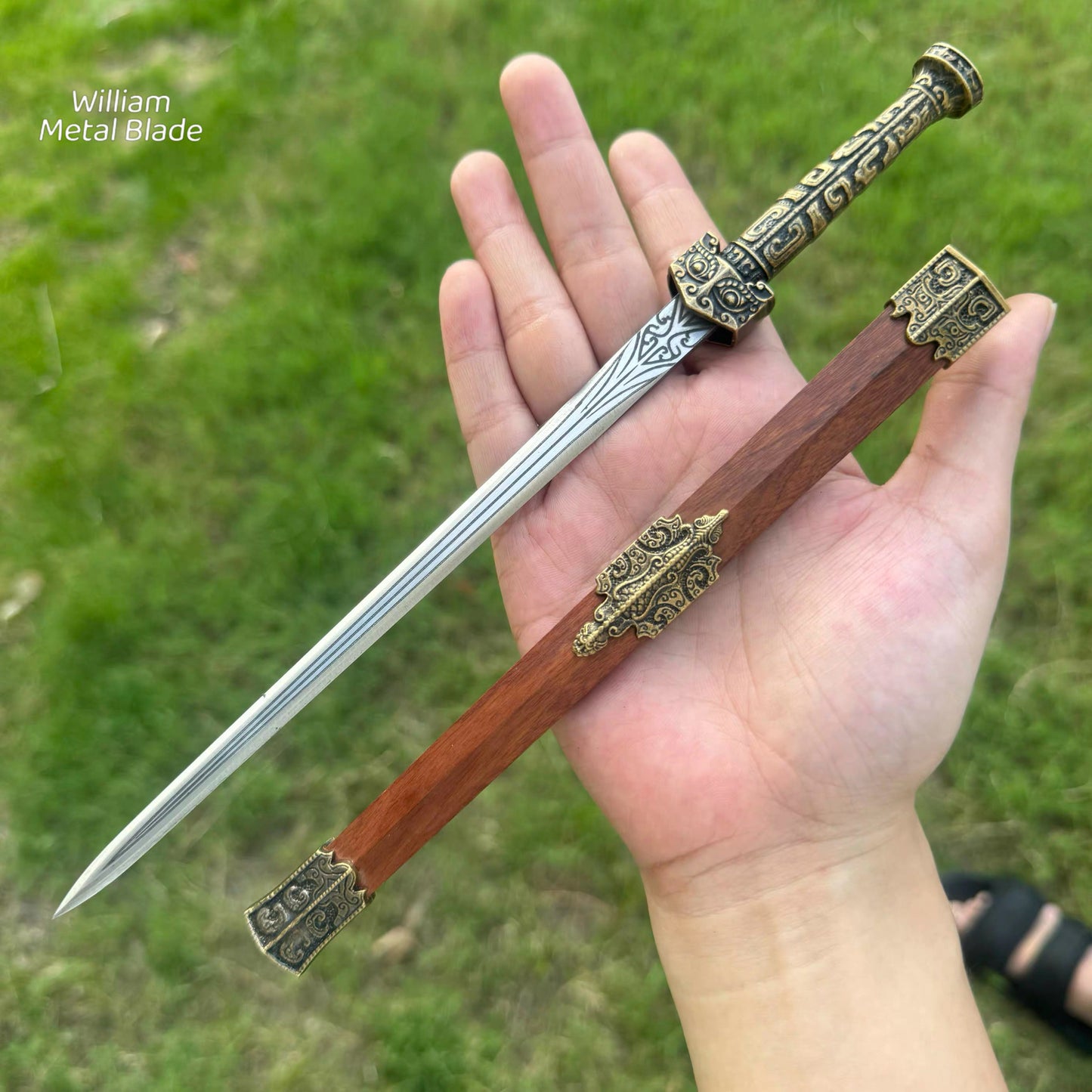 High-End Ancient Han Dynasty YiTian Steel Sword 26cm/10.2"