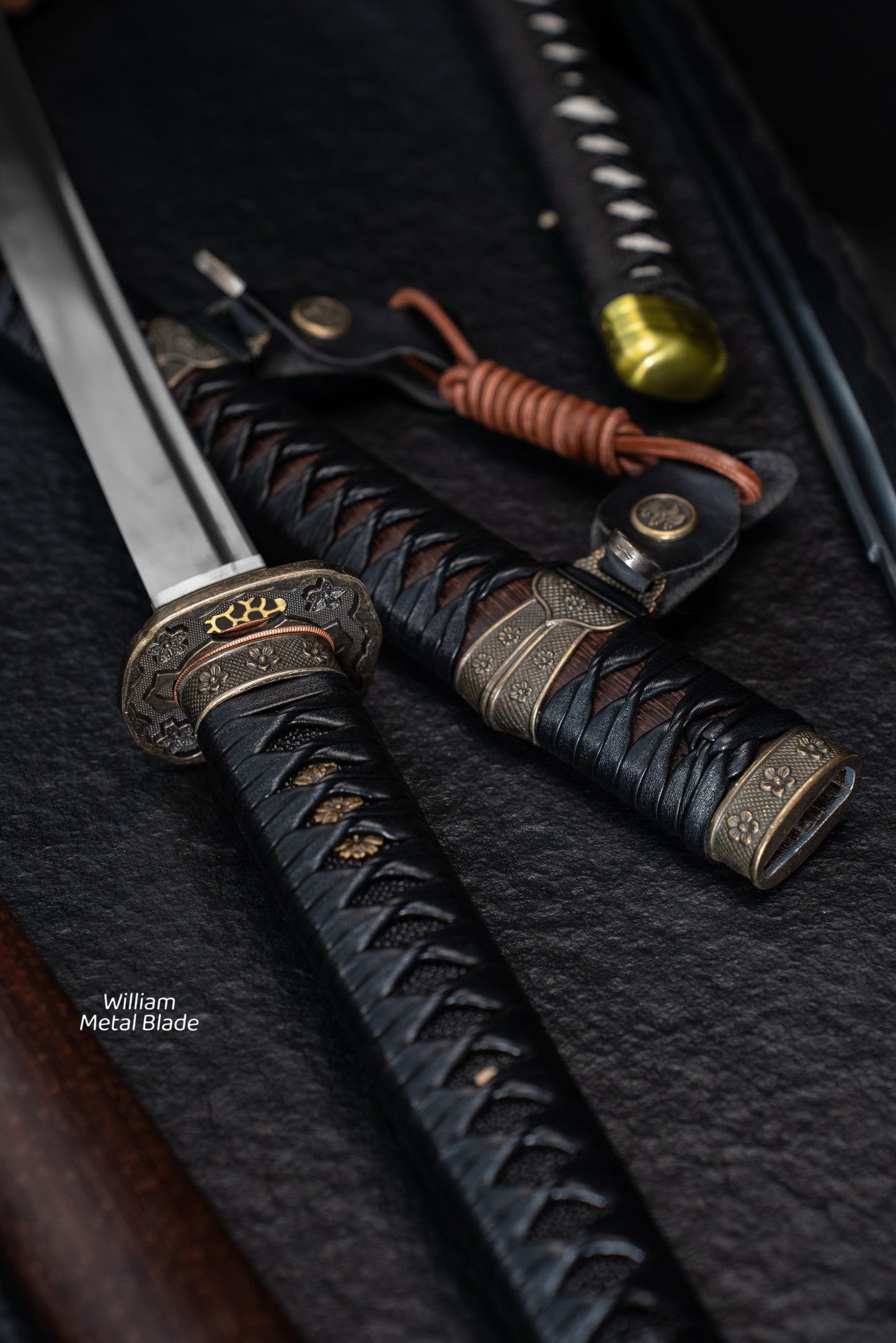 102cm/40.6" Saber Japanese Sword Carbon Steel Clay Tempered Sakura Pattern Sharp Handmade Full Tang Samurai Katana