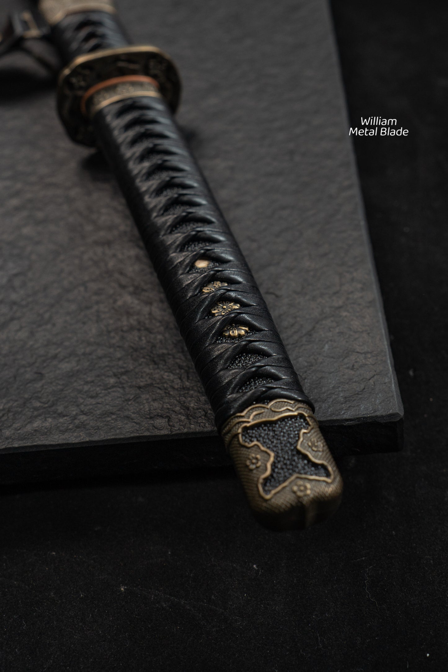 102cm/40.6" Saber Japanese Sword Carbon Steel Clay Tempered Sakura Pattern Sharp Handmade Full Tang Samurai Katana