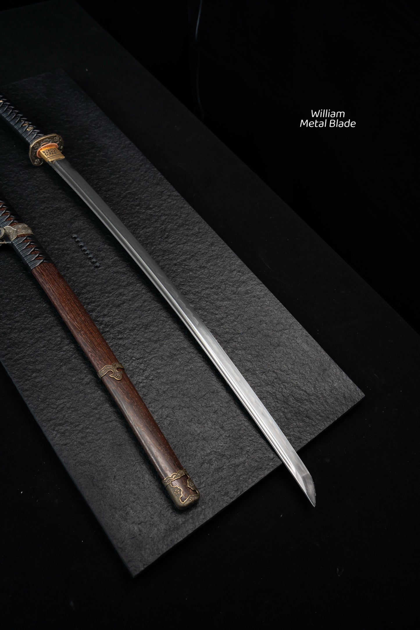 102cm/40.6" Saber Japanese Sword Carbon Steel Clay Tempered Sakura Pattern Sharp Handmade Full Tang Samurai Katana
