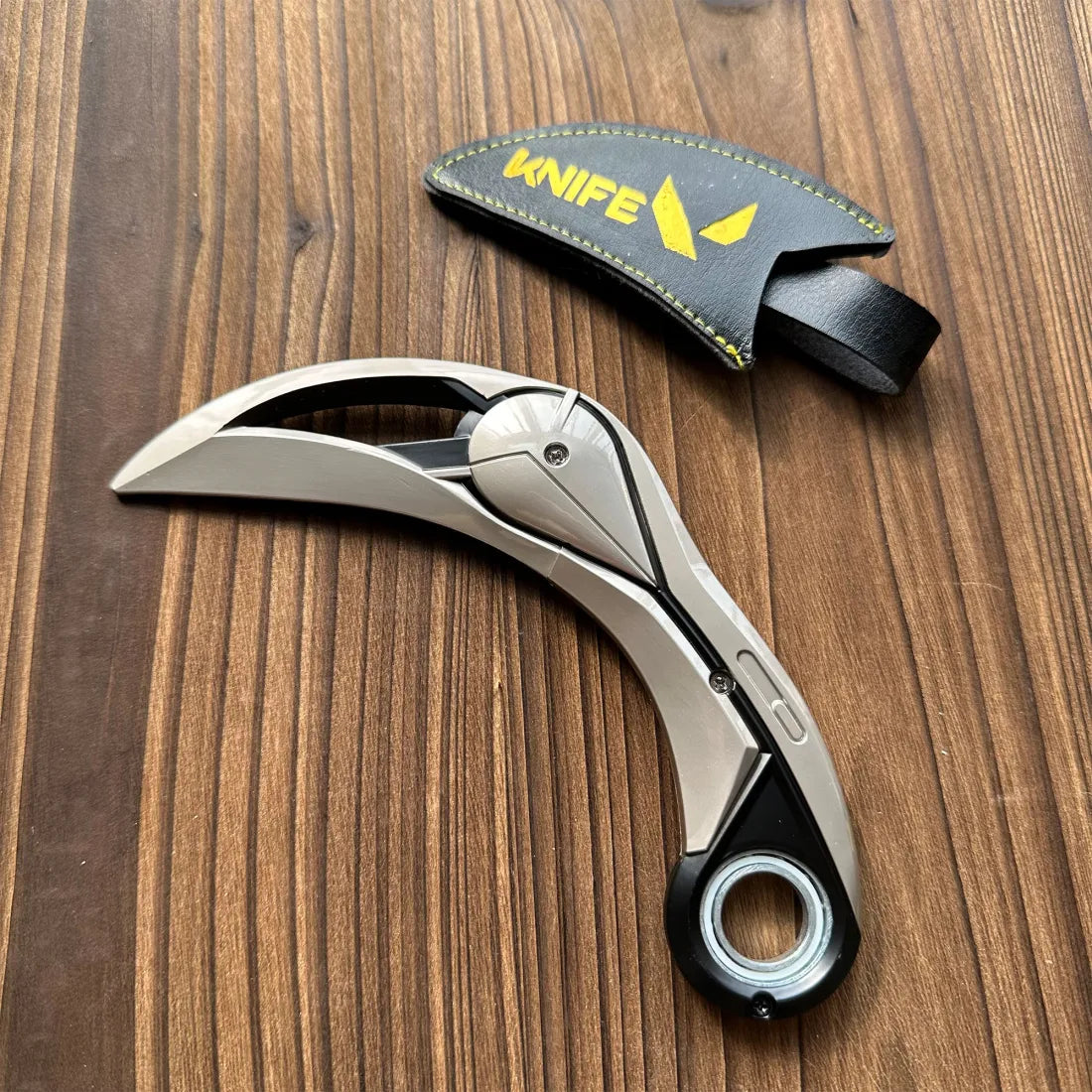 Metallionen-Karambit-Replika 