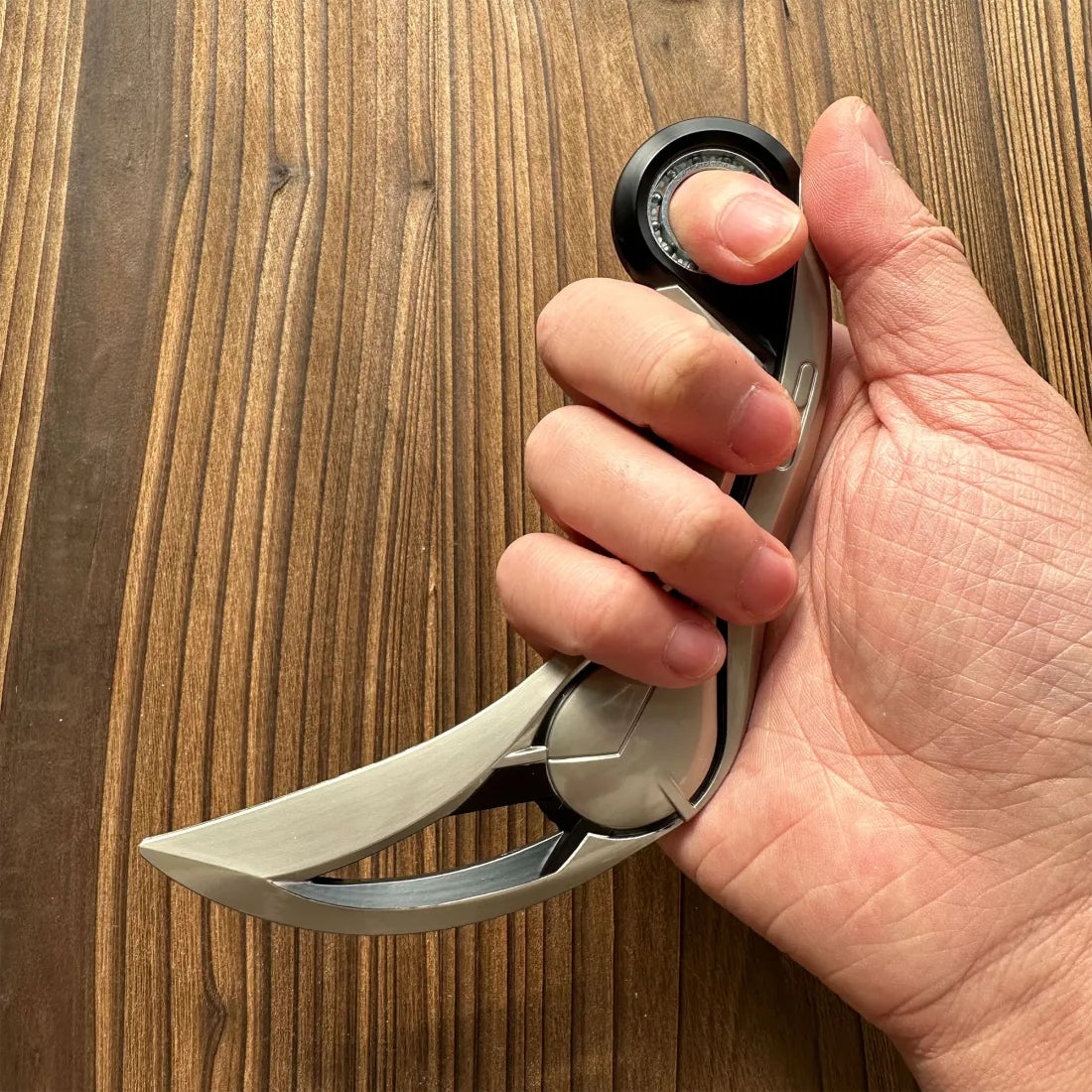 Metallionen-Karambit-Replika 