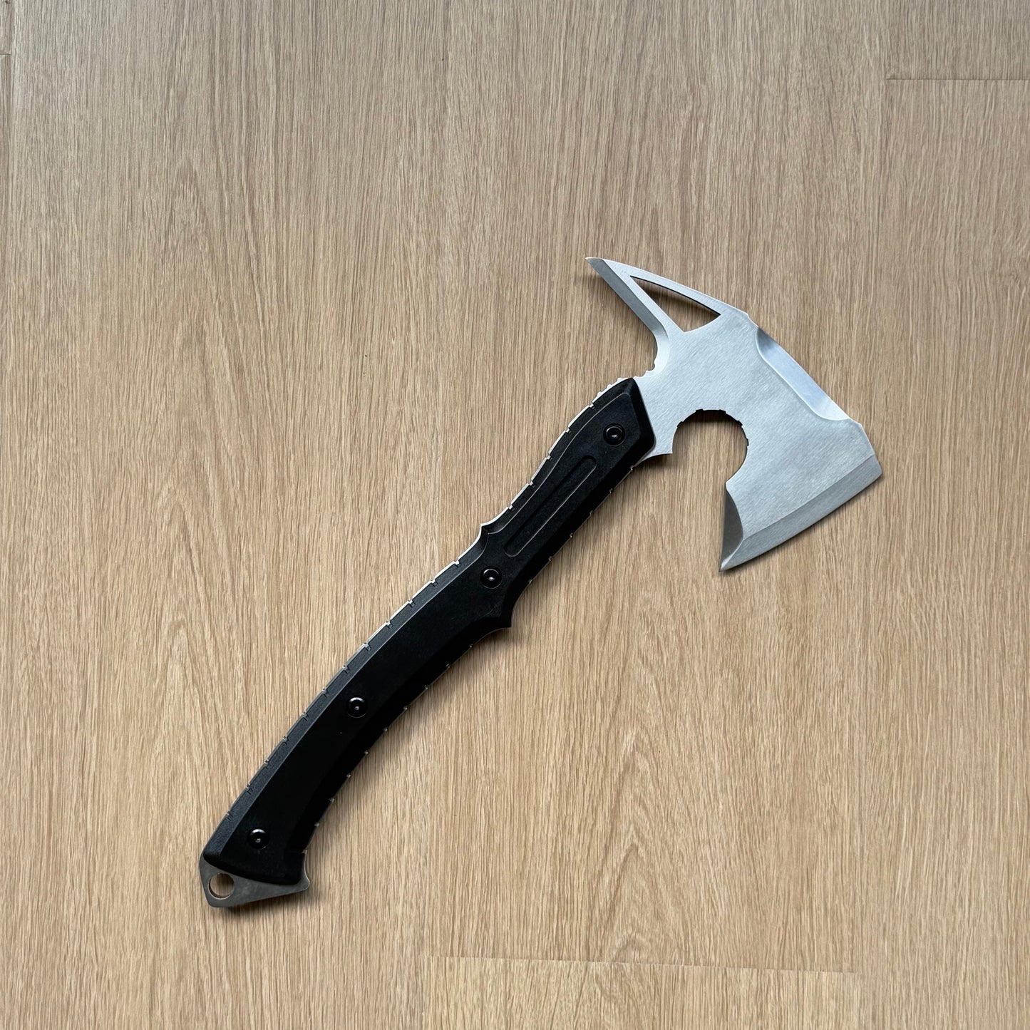 Life-Size Metal Re9 Leon Tactical Axe 37CM/14.5" - Dull Blade Prop For Collection