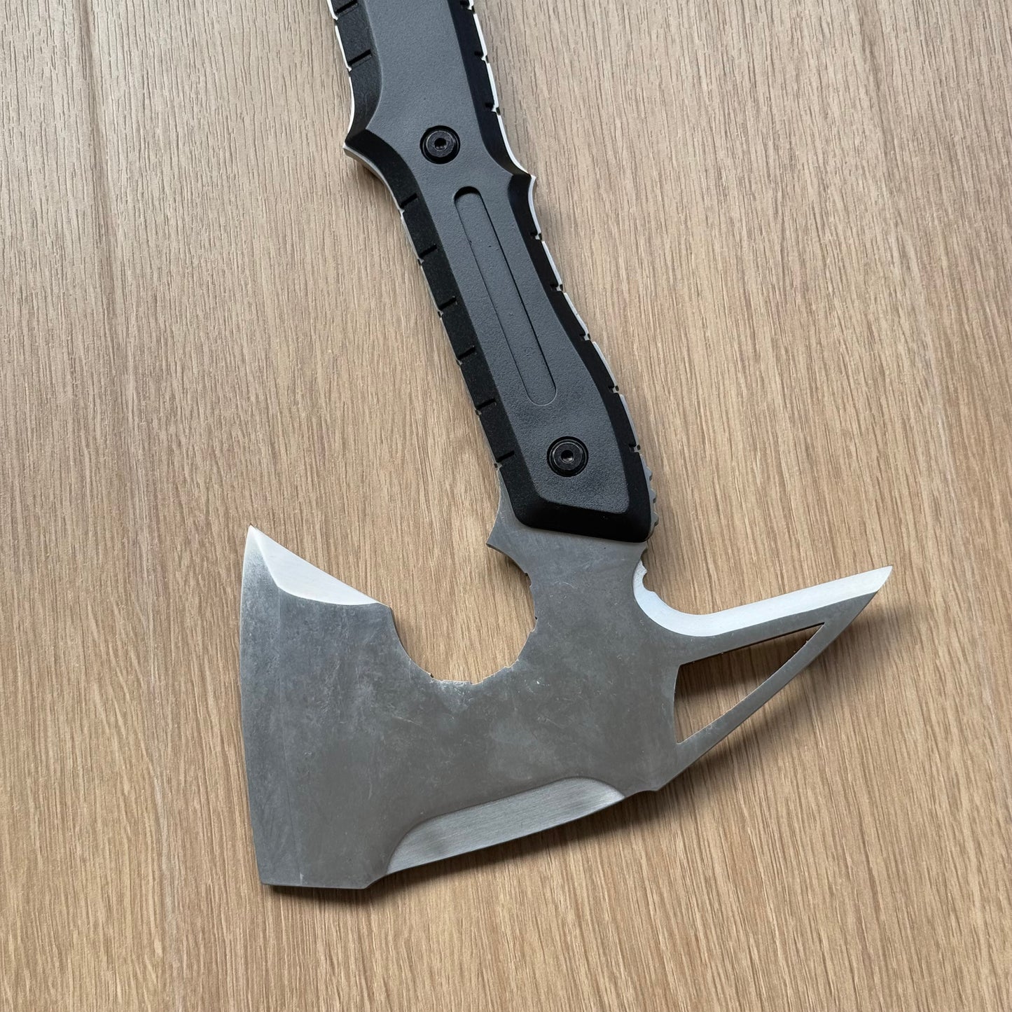 Life-Size Metal Re9 Leon Tactical Axe 37CM/14.5" - Dull Blade Prop For Collection