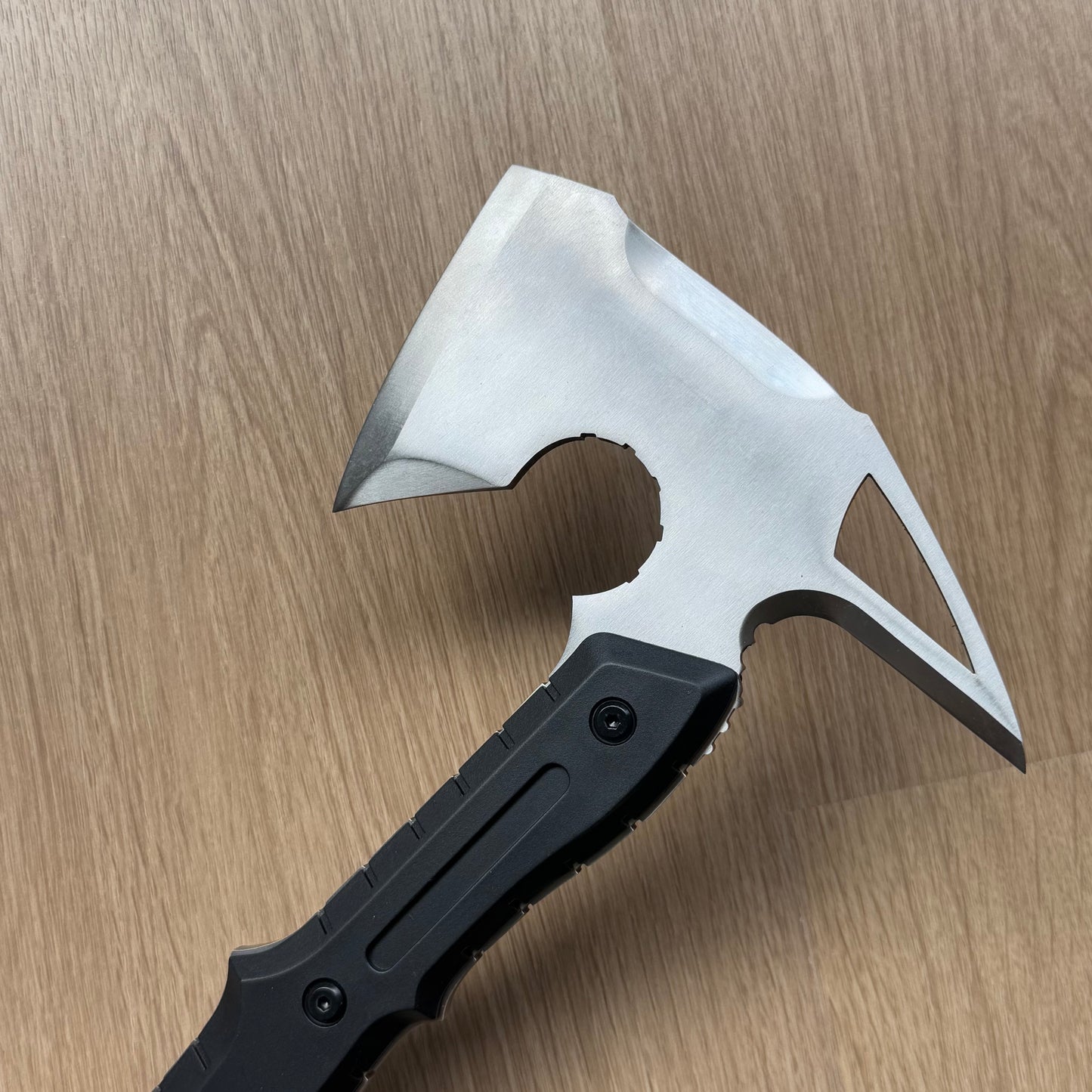 Life-Size Metal Re9 Leon Tactical Axe 37CM/14.5" - Dull Blade Prop For Collection
