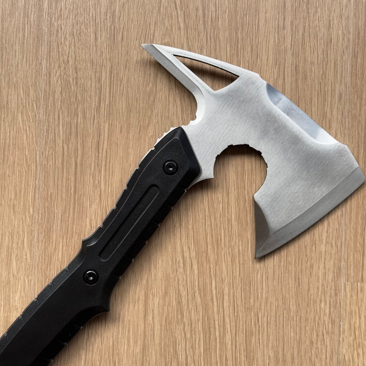 Life-Size Metal Re9 Leon Tactical Axe 37CM/14.5" - Dull Blade Prop For Collection