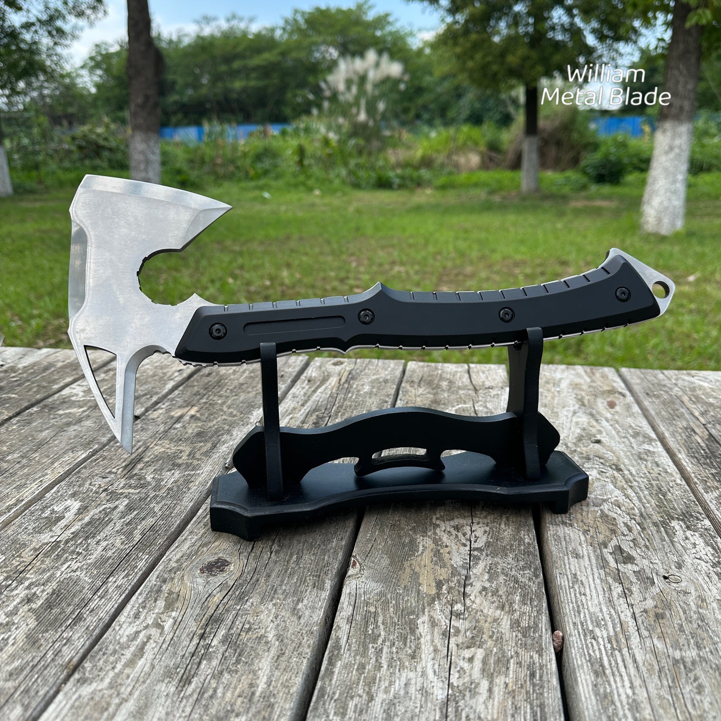 Life-Size Metal Re9 Leon Tactical Axe 37CM/14.5" - Dull Blade Prop For Collection