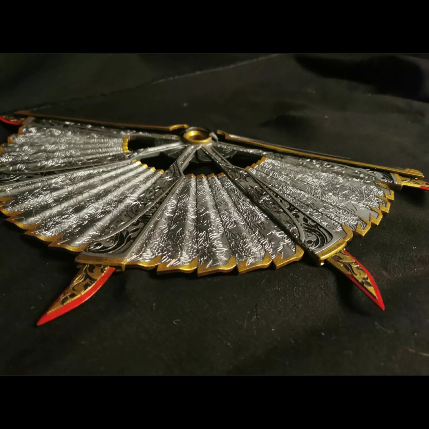 3D Printed Loba Fan Loba Heirloom Cosplay Prop It cannot be folded.