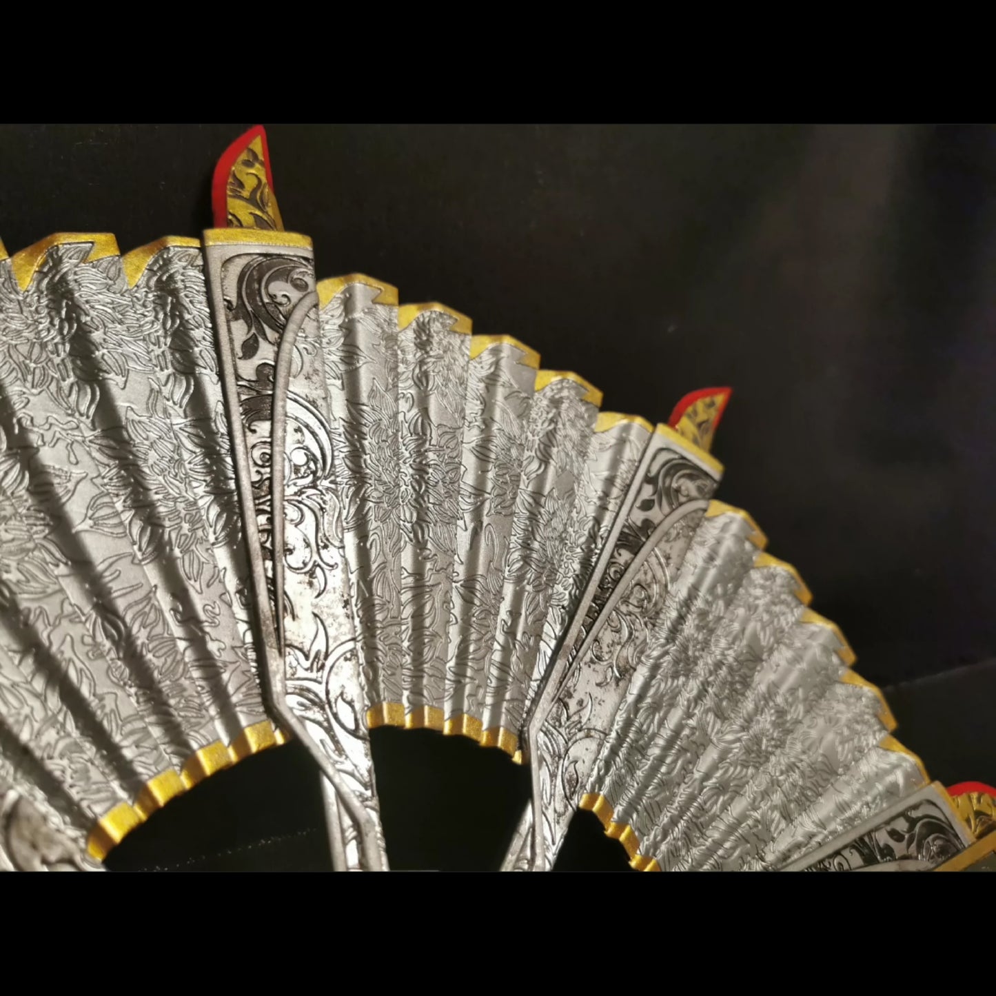 3D Printed Loba Fan Loba Heirloom Cosplay Prop It cannot be folded.