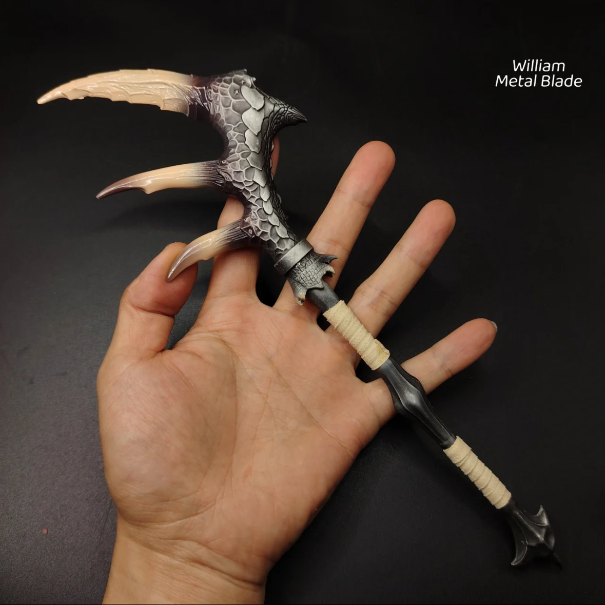 Monster Hunter: World Fatalis Zaggespanon Metal Mini Replica
